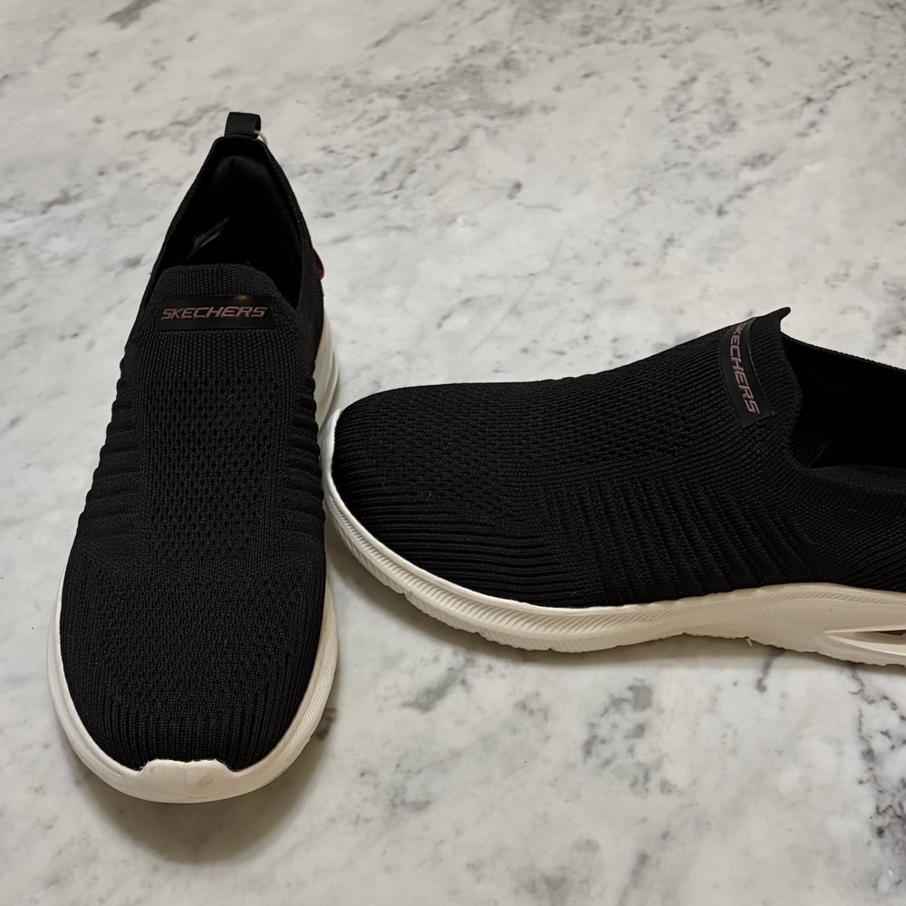 Skechers nwt ladies ’ Slip-On memory foam Sneakers in Black - Picture 5 of 12